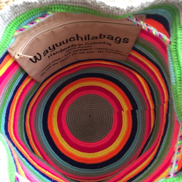 New: Wayuuchilabag Oversized Crossbody Bucket Bag with Pom Poms - Picture 14 of 16